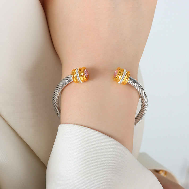 Skanto | Personlig Tilpasset Fødselsstein Ends Twist Cuff Armbånd