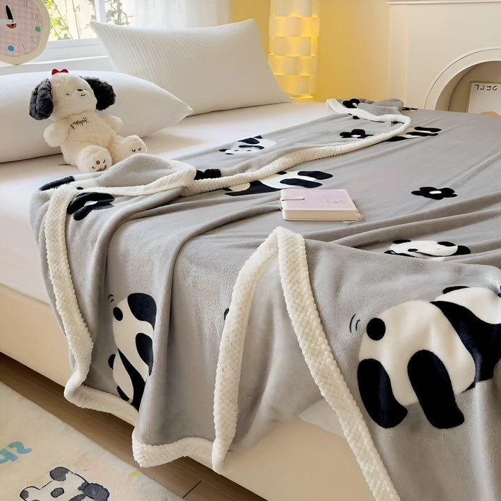PandaSnug Skantoanket - Myk og varm flanellfleece med pandatrykk