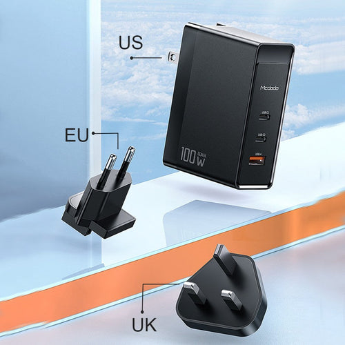 Skanto | 3-i-1 100W Veggadapter, med US/EU/UK-kontakter, 2 Type-C & 1 USB-port, for Laptop, Telefon, Nettbrett