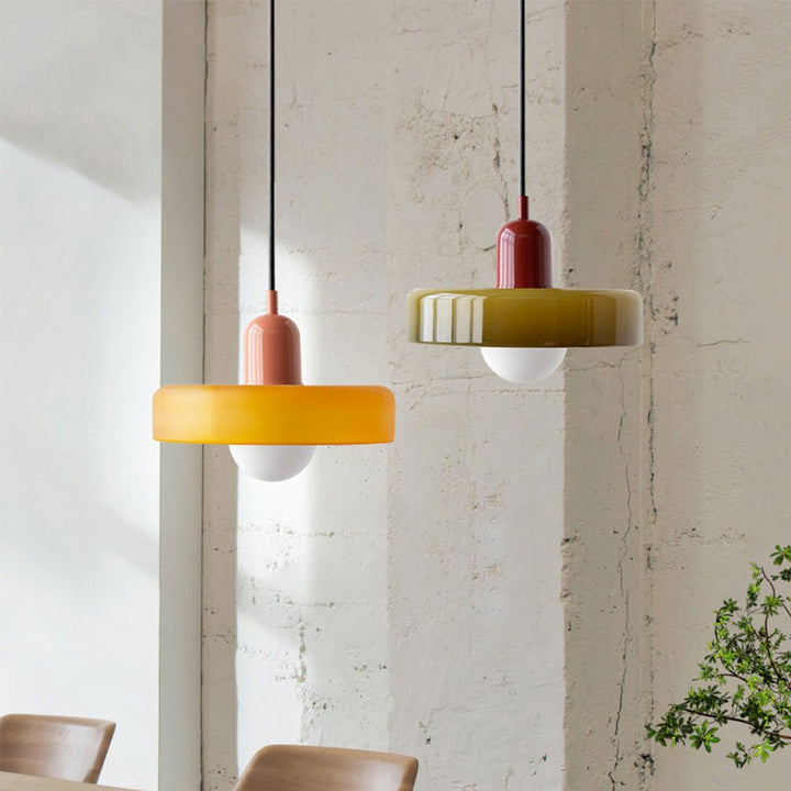 Skanto | Bauhaus Farget Glasspendellampe for Moderne Interiører