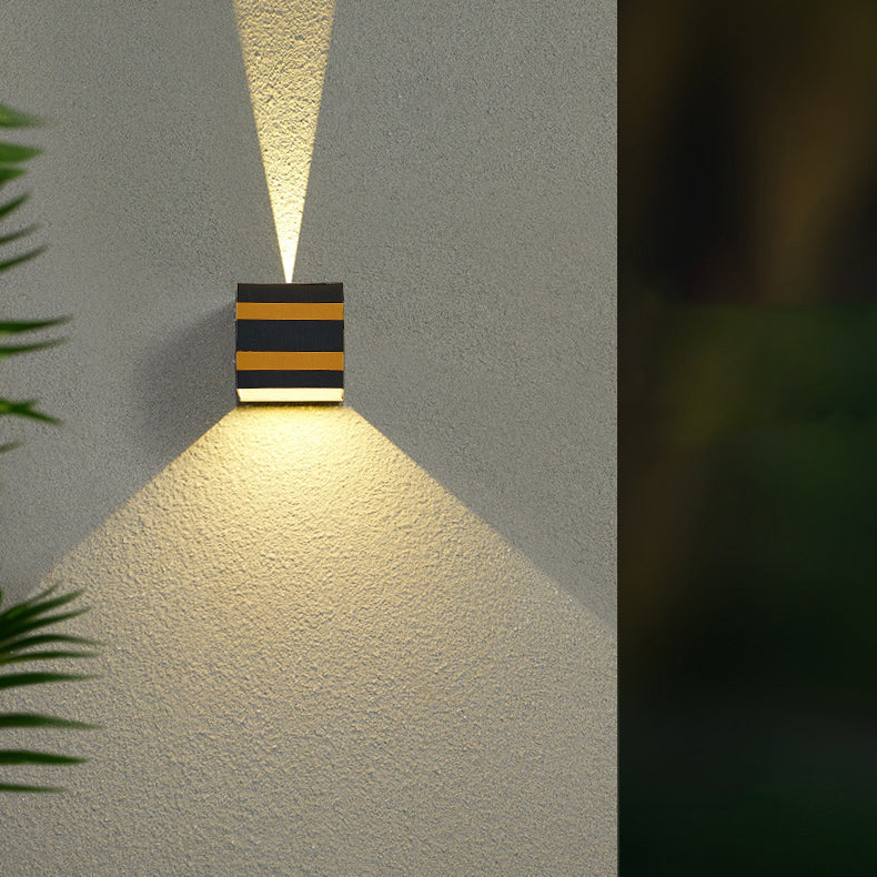 Minimalistisk, firkantet LED-vegglampe i aluminium for utendørs bruk – vanntett og kubeformet