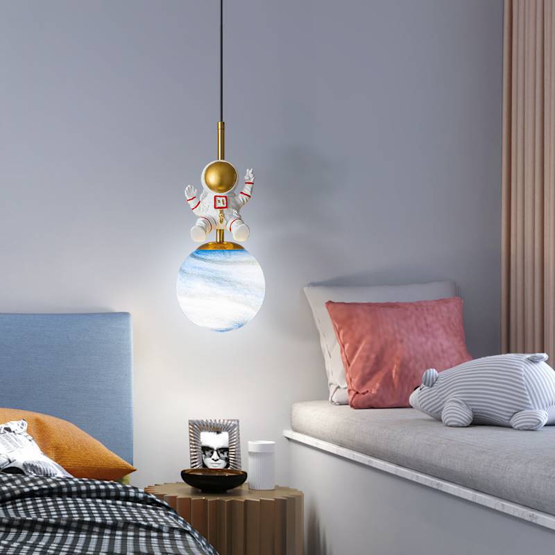 Skanto | Moderne Nordic Barne Orb Astronaut Jern Harpiks 1-Lys Pendellampe for Soverommet