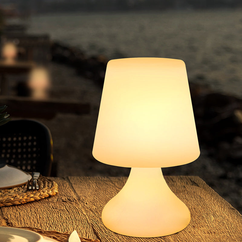 Moderne minimalistisk PE-koppform USB LED bordlampe nattlys for utendørs patio | Skanto