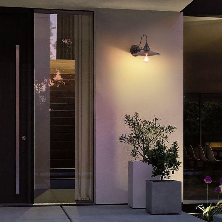 Moderne industriell vanntett metallplate bolle 1-lys vegglampe for utendørs patio | Skanto