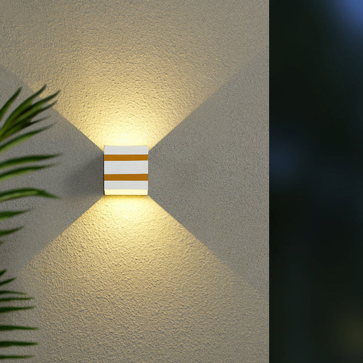 Minimalistisk, firkantet LED-vegglampe i aluminium for utendørs bruk – vanntett og kubeformet