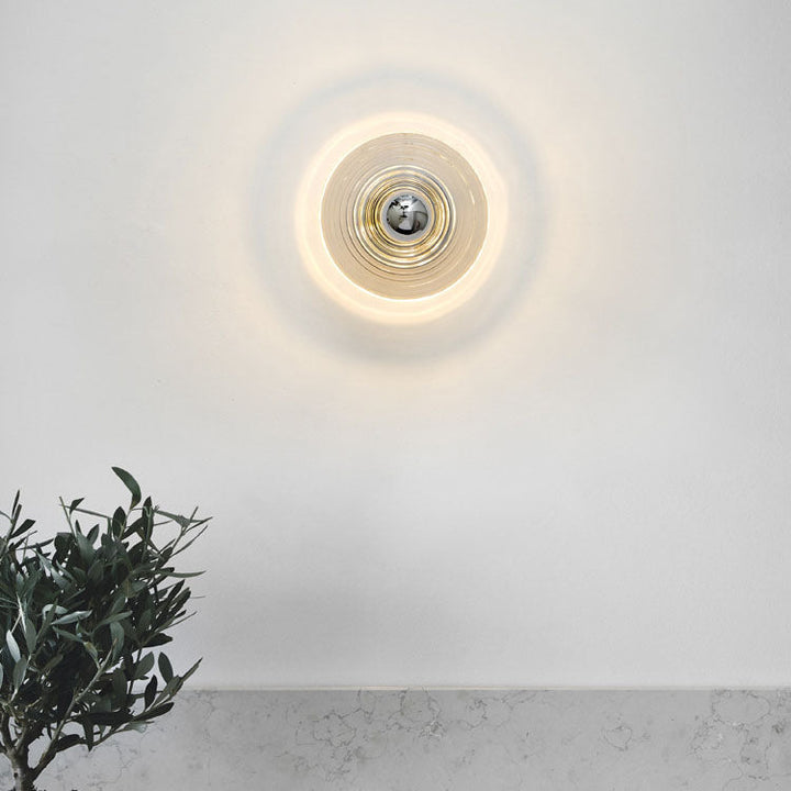 Tidløs glassvegglampe for allsidig belysning Skanto