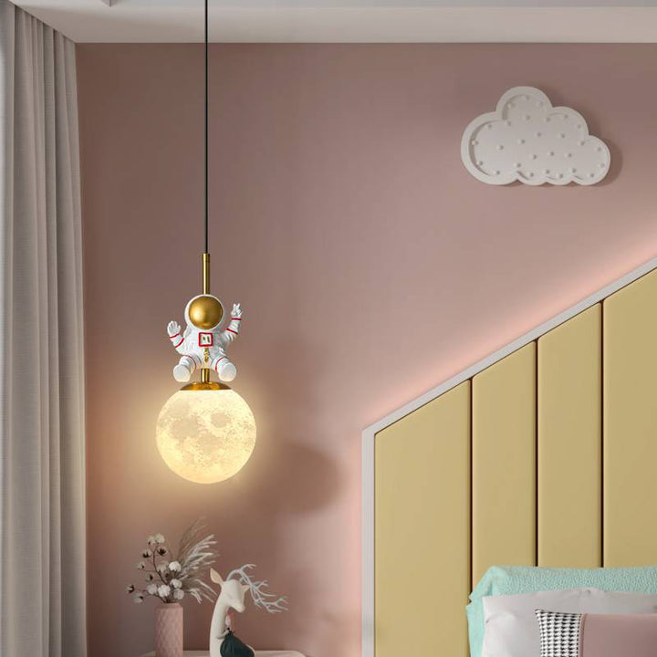 Skanto | Moderne Nordic Barne Orb Astronaut Jern Harpiks 1-Lys Pendellampe for Soverommet
