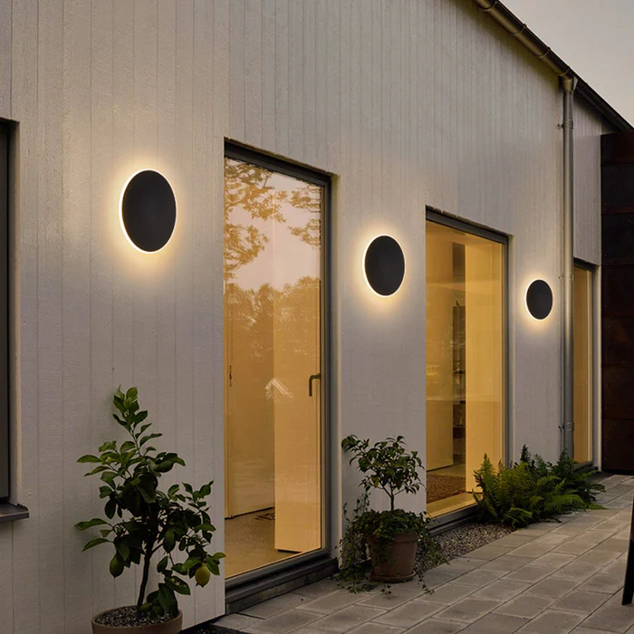 Elegant LED vegglys for utendørs bruk - Minimalistisk rund design | Skanto