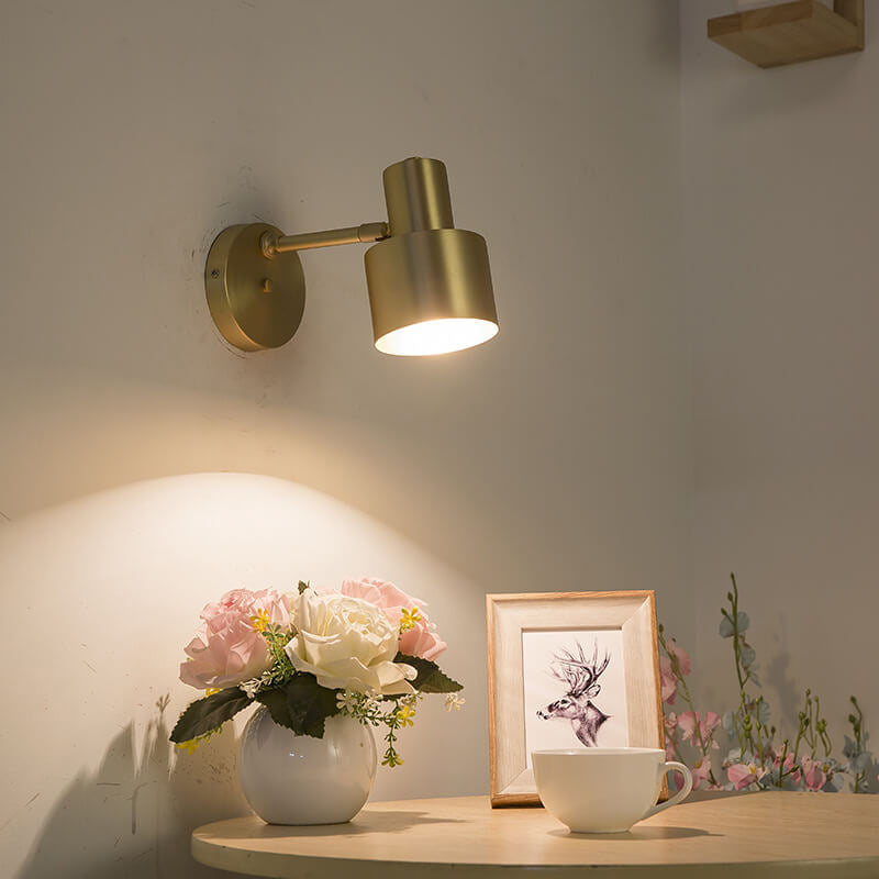 Moderne Gullvegglampe - Minimalistisk Metalldesign for Luksuriøse Interiører | Skanto