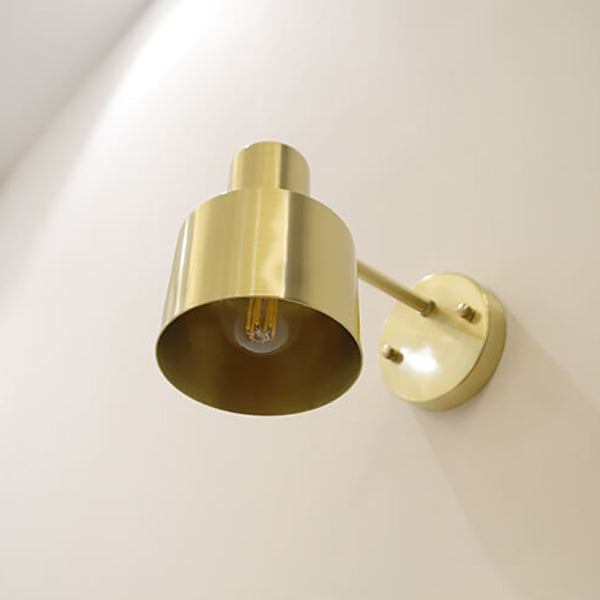 Moderne Gullvegglampe - Minimalistisk Metalldesign for Luksuriøse Interiører | Skanto