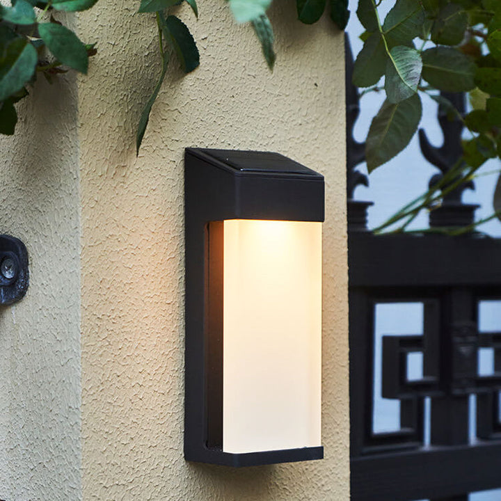 Solcelledrevet firkantet LED-vegglampe for utendørs bruk, vanntett, laget av frostet glass