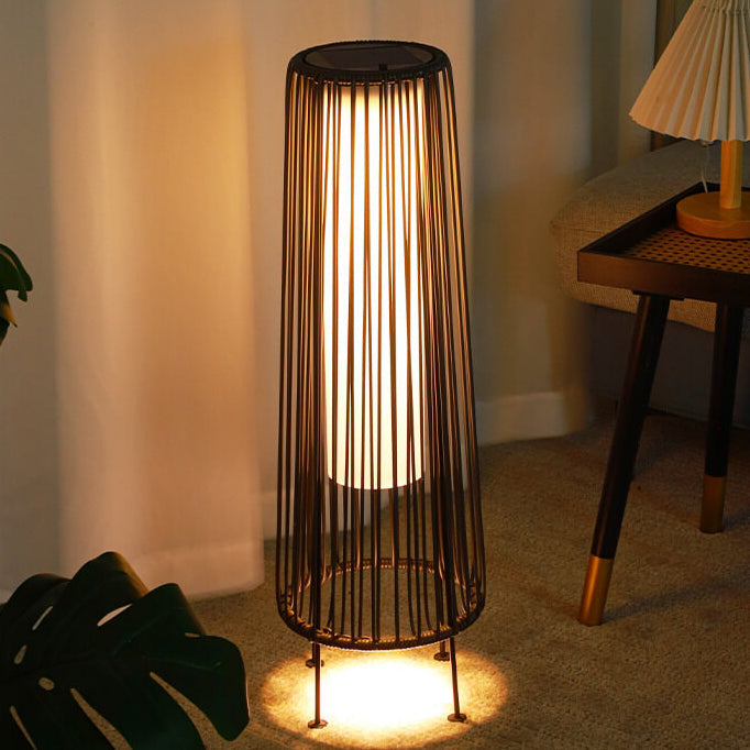 Moderne Minimalistiske Solvannavvisende Runde Vertikale Trekkstrippe Jern Rattan LED Stående Gulvlampe For Utendørs Patio | Skanto