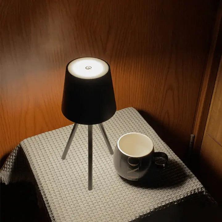 Skanto | LumaStand - Elegant Stativ Bordlampe