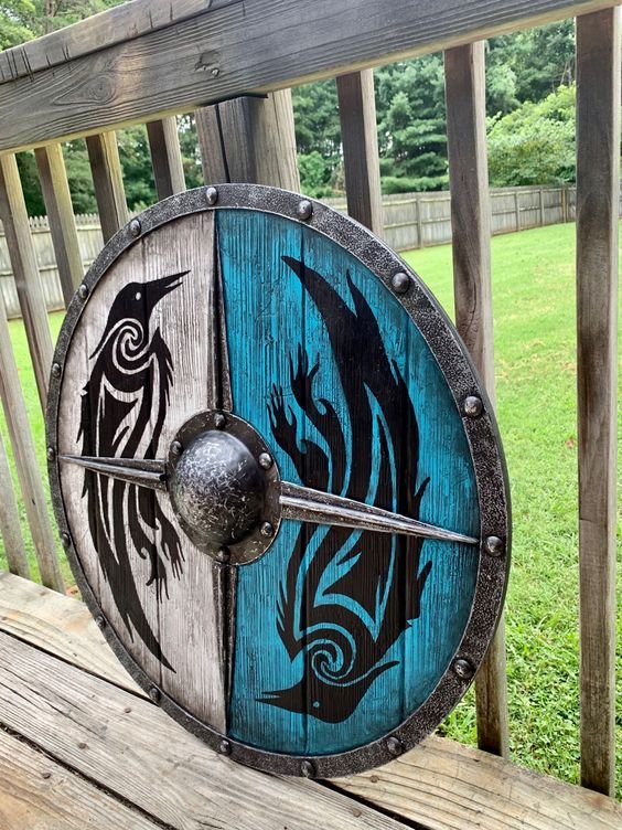 Skanto | Eivor Valhalla Raven Kamp Skadet Viking Tre Skjold 30CM
