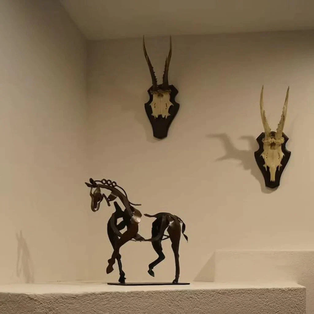 Skanto | Hest Skulptur - AdonisMetal - Rustikk Eleganse - Tidløst Dekorativt Stykke