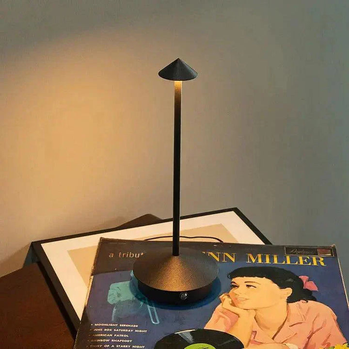 Skanto | BeamLuxe - Elegant Trådløs Bordlampe