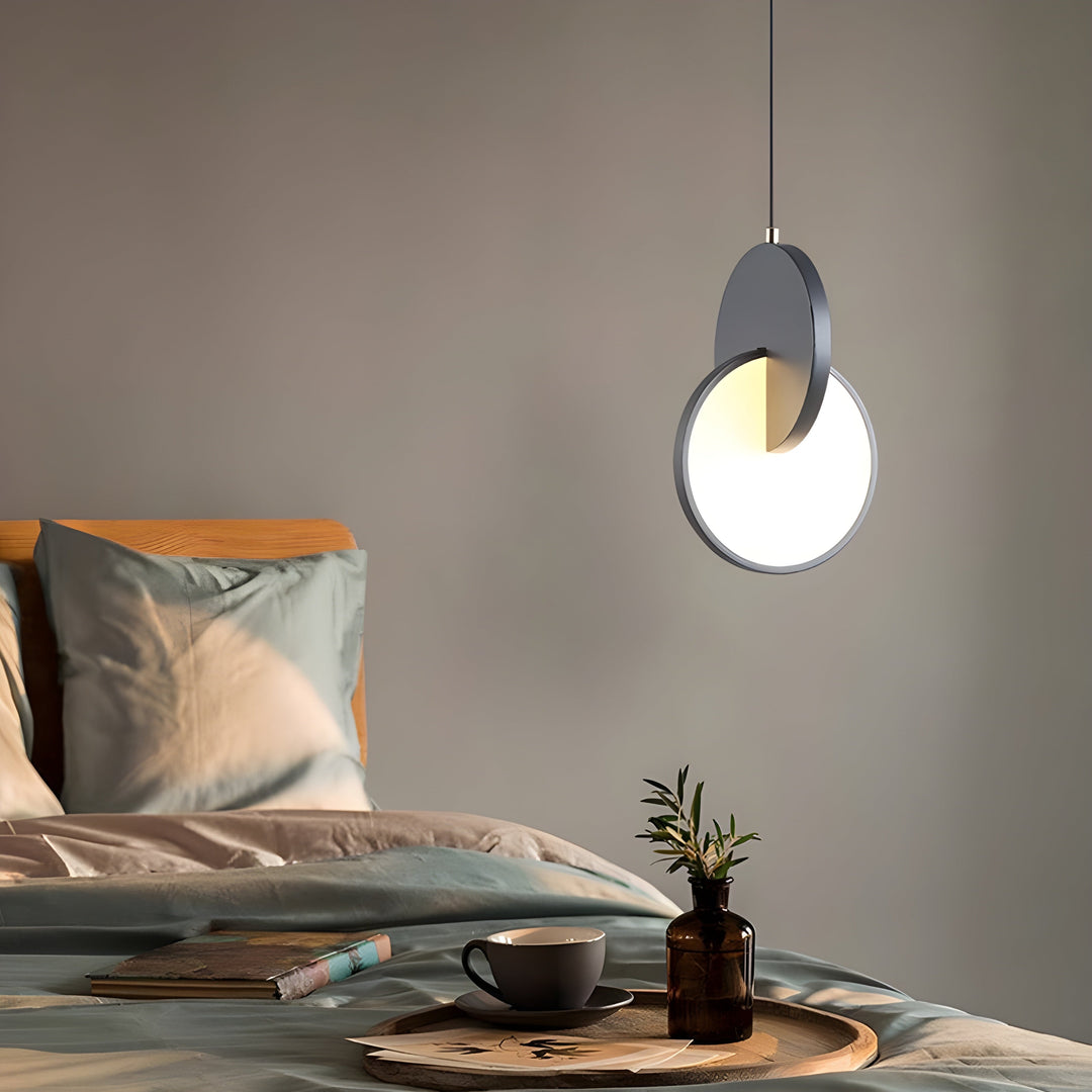 Moderne skandinaviske LED pendellampe med rundt ramme og varmt glød Skanto