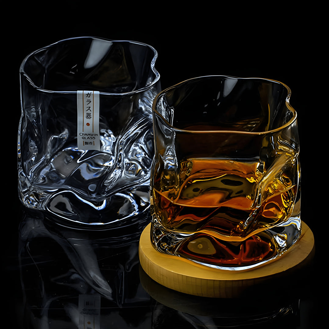 Whiskyglass i Edo Kiriko-stil – håndskåret med et unikt krølledesign