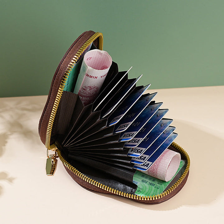 Skanto | Avocado-shaped multifunctional card holder