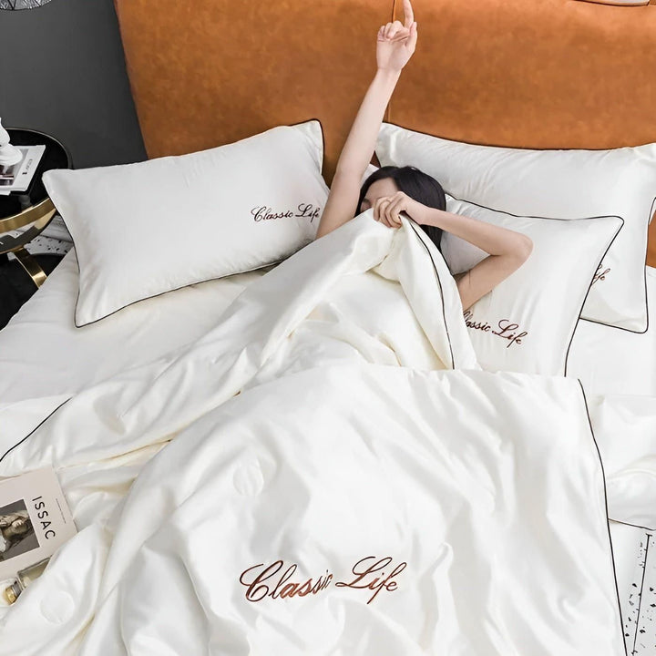 SummerSilk Brehnanket - Myk, kjølende, brodert silkebrehnanket