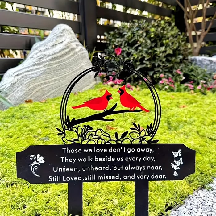 Skanto | Metal Cardinal Cemetery Memorial Stake