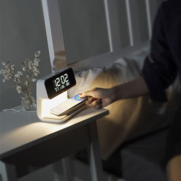 3-i-1 Nattbordlampe Lader Klokke | Skanto