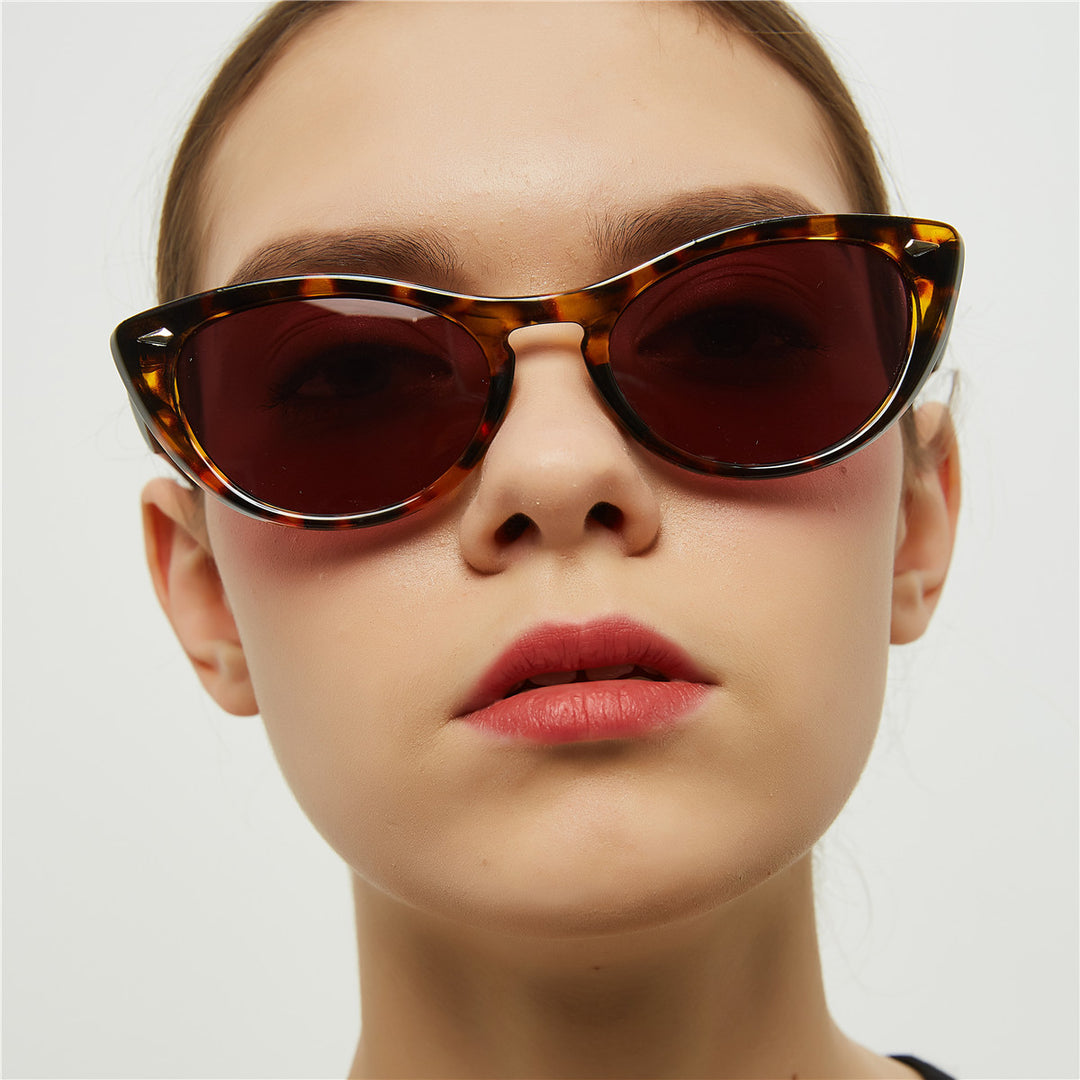 Dame Cat-Eye solbriller med moderne design og UV-beskyttelse Skanto