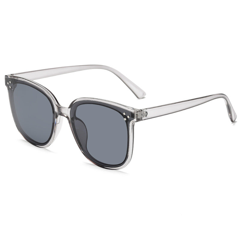 Dame solbrille i elegant design med høykvalitets UV-beskyttelseslinser Skanto