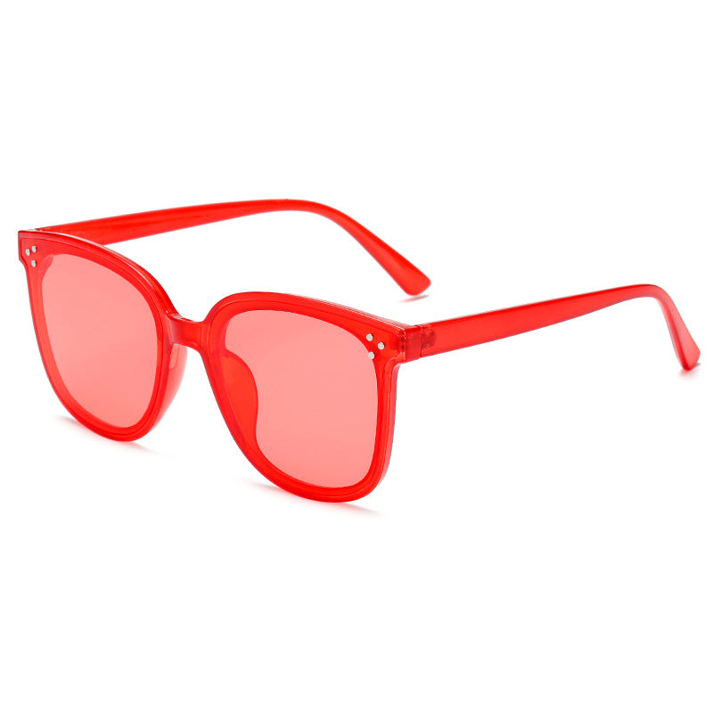 Dame solbrille i elegant design med høykvalitets UV-beskyttelseslinser Skanto