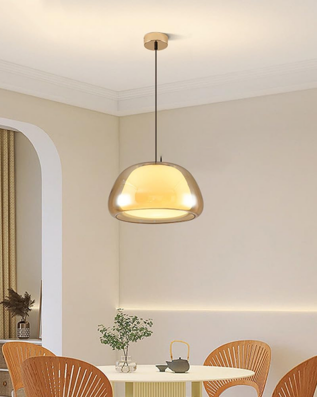 Skanto | Elegant lampe i form av en glasskuppel med krystallaccent