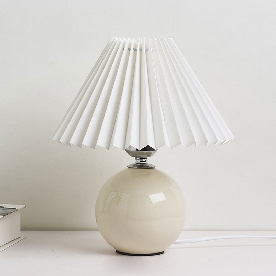 Skanto | Nordisk minimalistisk 1-lampe bordlampe laget av keramikk med folder