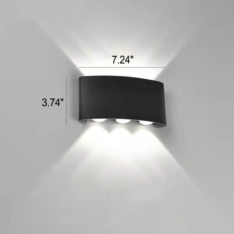 Moderne LED-vegglampe med oppover- og nedoverbuede spotlights, vanntett, for utendørs bruk