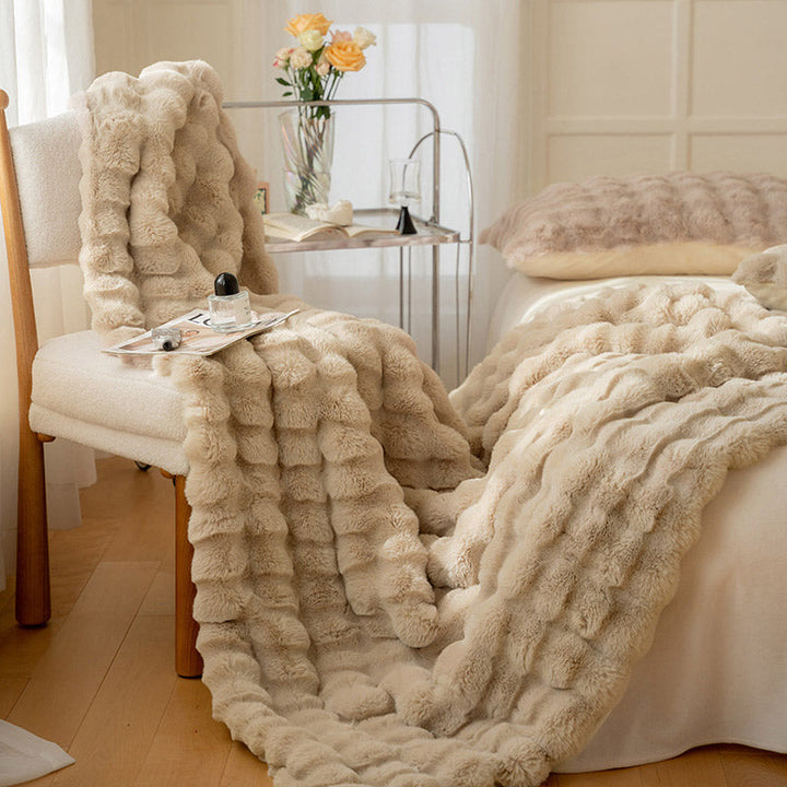 Plush falsk pels kastet for ultimate koselig varme | Skanto