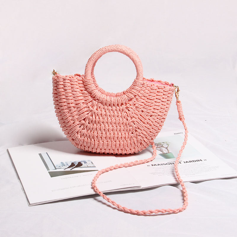 Håndlaget totebag laget av flettet materiale Skanto