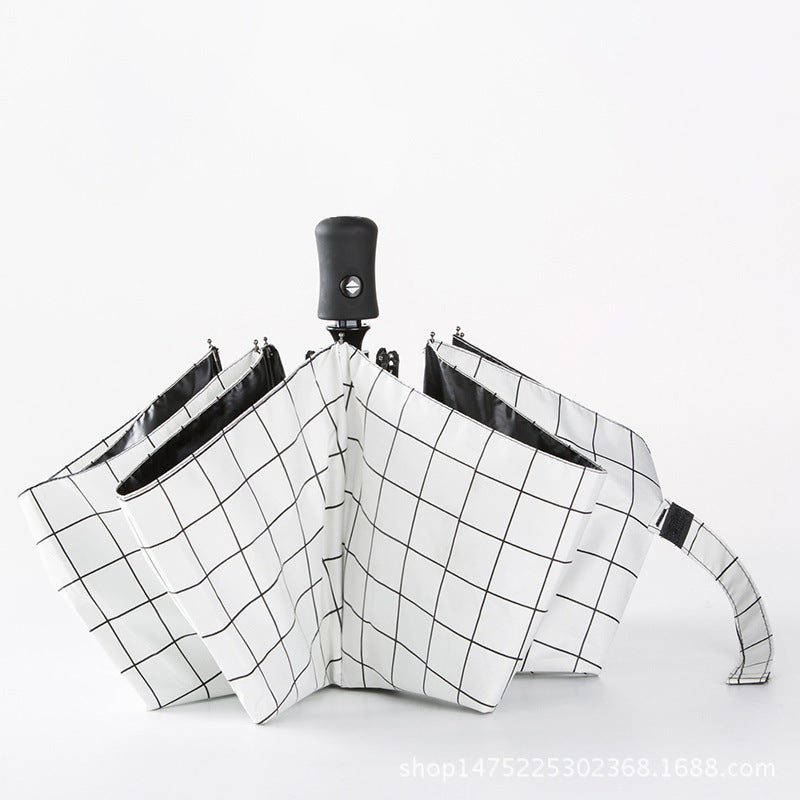 Dame elegant sammenleggbart paraply med trendy fjærdesign Skanto