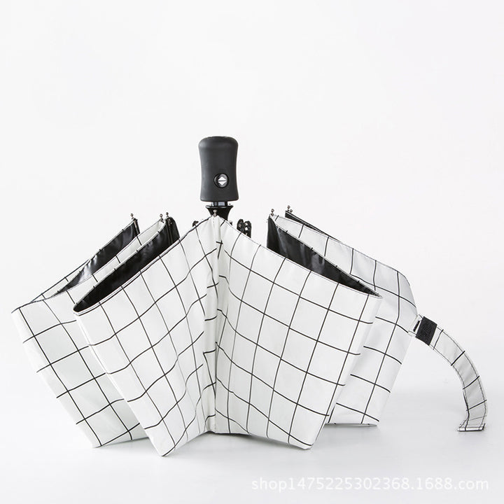 Dame elegant sammenleggbart paraply med trendy fjærdesign Skanto
