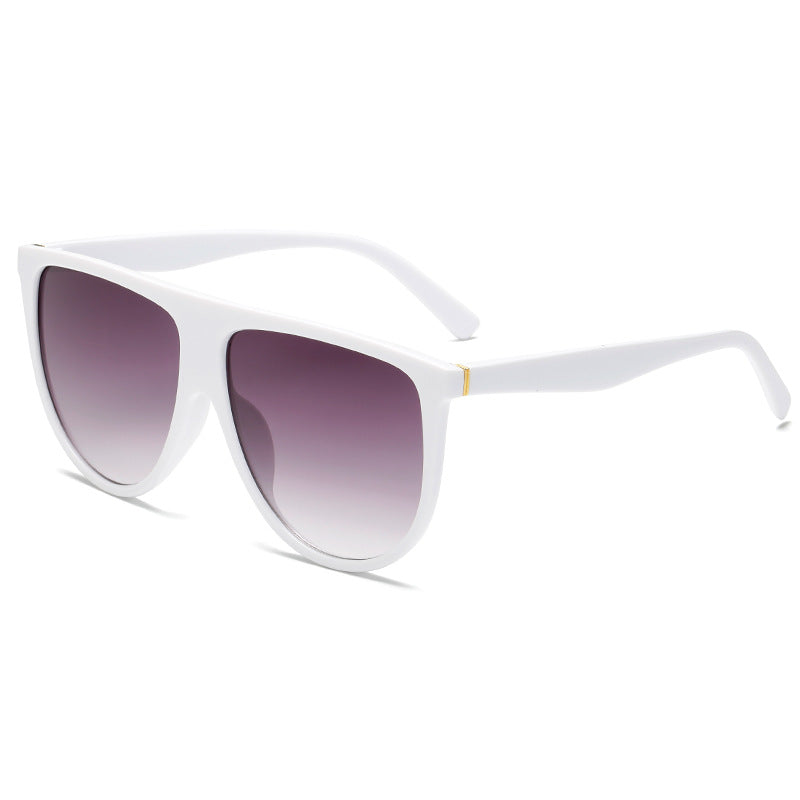Dame Elegant Oversized solbriller med stilfull ramme Skanto
