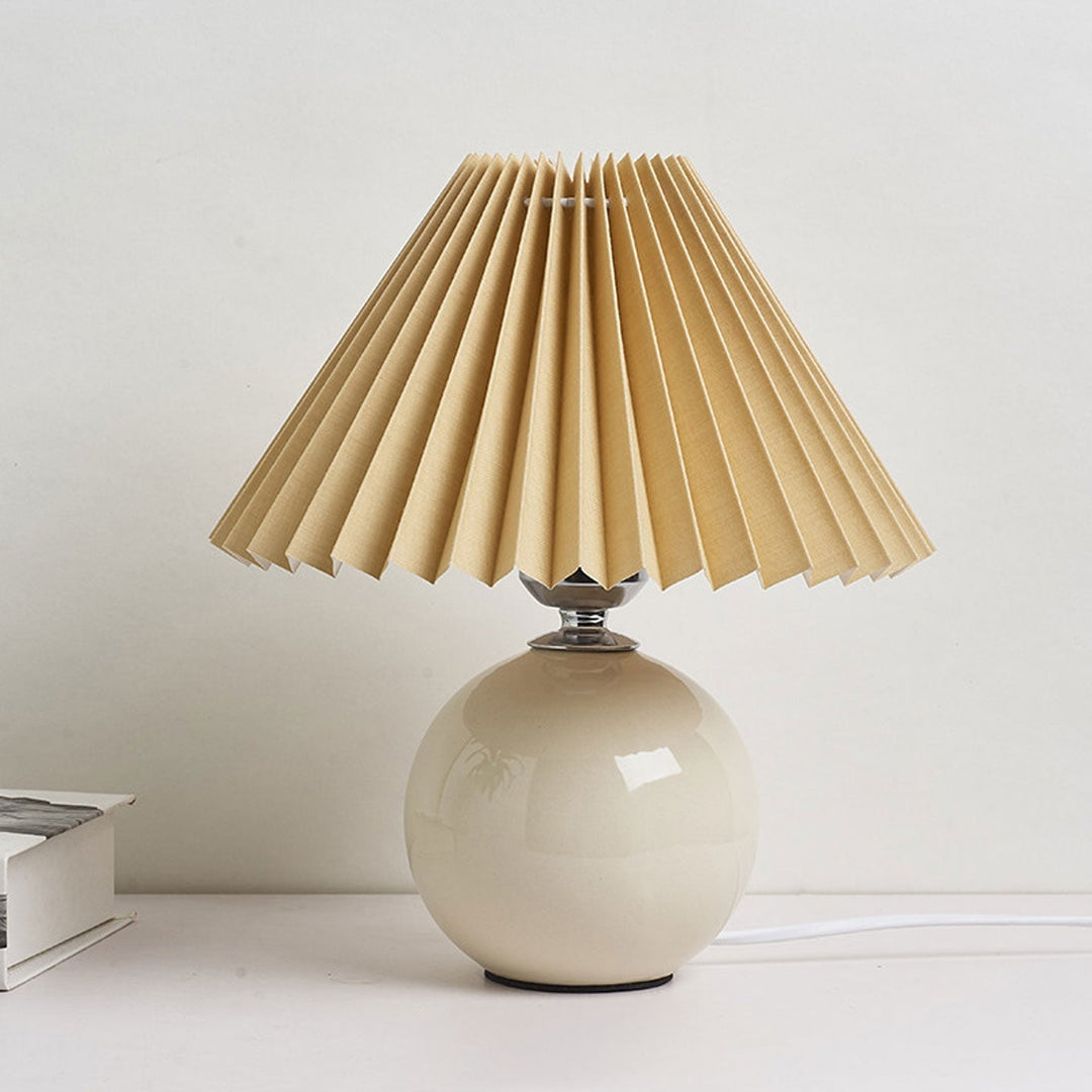 Skanto | Nordisk minimalistisk 1-lampe bordlampe laget av keramikk med folder