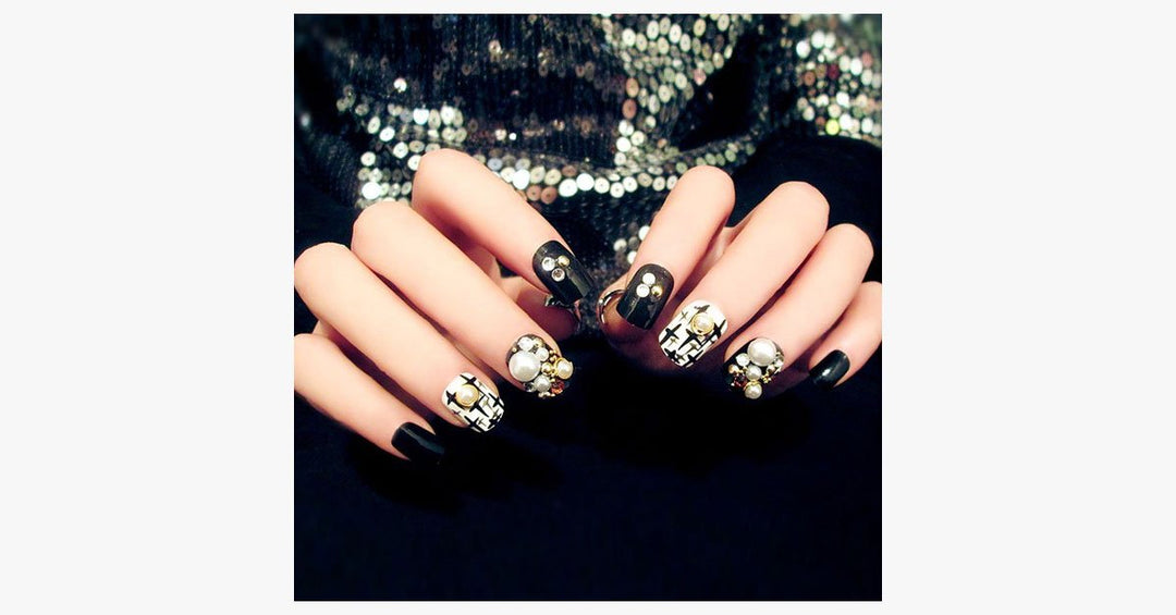 Skanto | Svart Rhinestone Negler