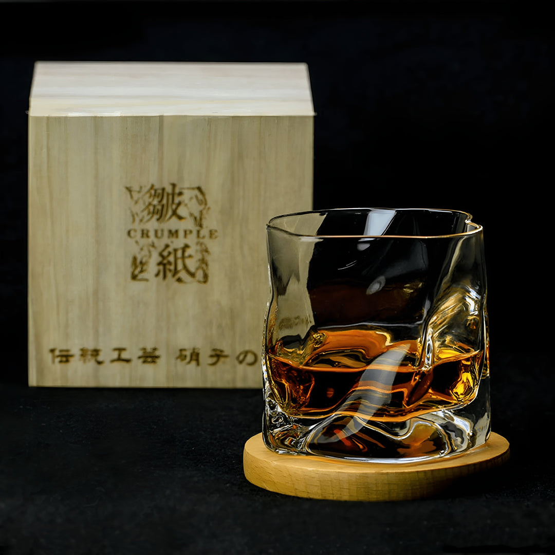 Whiskyglass i Edo Kiriko-stil – håndskåret med et unikt krølledesign