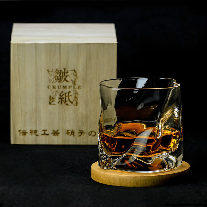 Whiskyglass i Edo Kiriko-stil – håndskåret med et unikt krølledesign