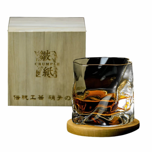 Whiskyglass i Edo Kiriko-stil – håndskåret med et unikt krølledesign