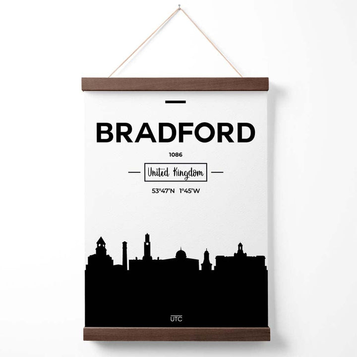 Plakat med bybilde fra Bradford (svart-hvitt) med oppheng