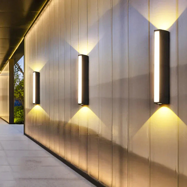 Vanntett LED vegglampe for utendørs - GlowGuard, energieffektiv og værbestandig, ideell for terrasse og hage | Skanto