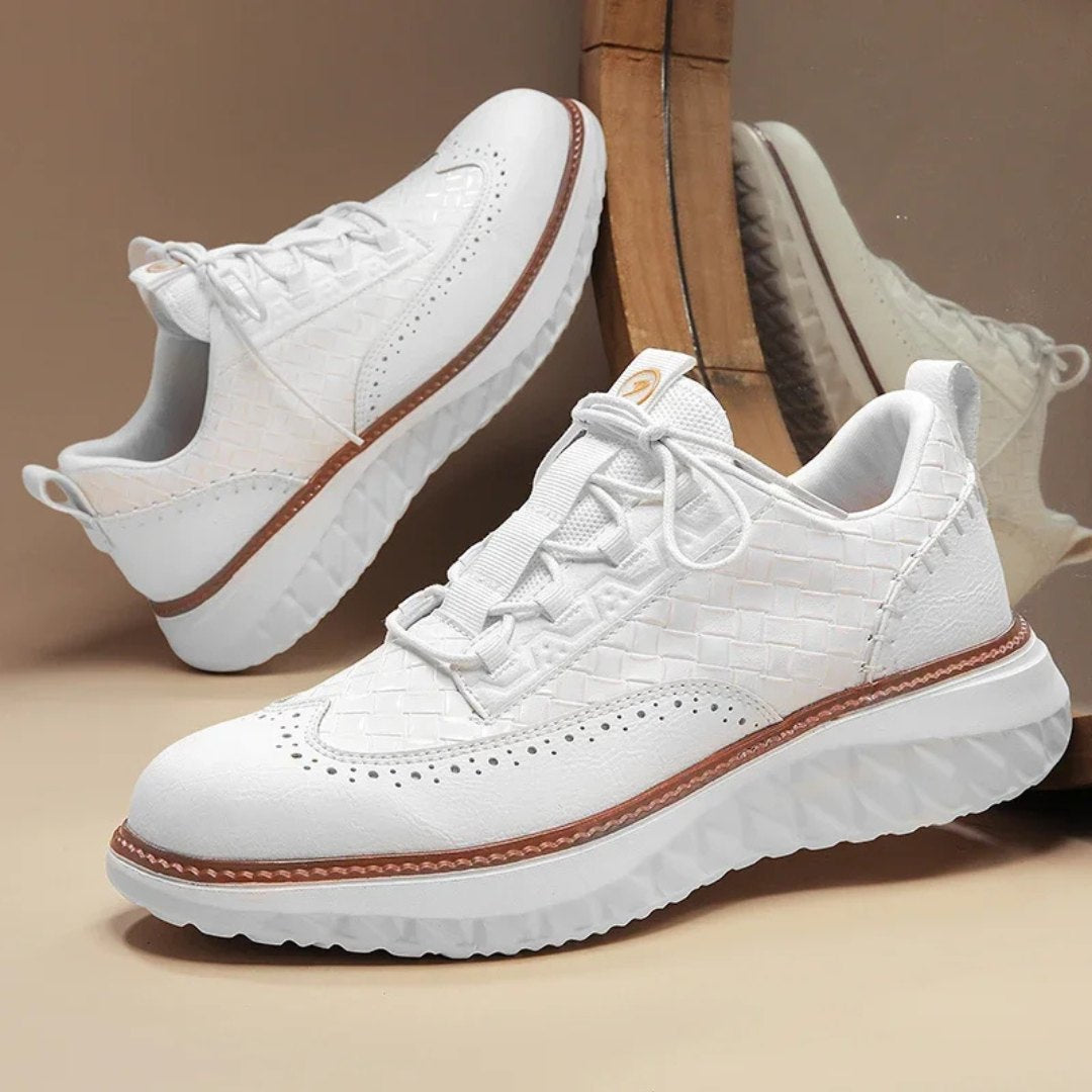 Vevde skinnsneakers med brogue-detaljer og kontrastsåle