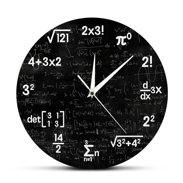 Skanto | Matematisk Veggklokke med Svart Symbol Design