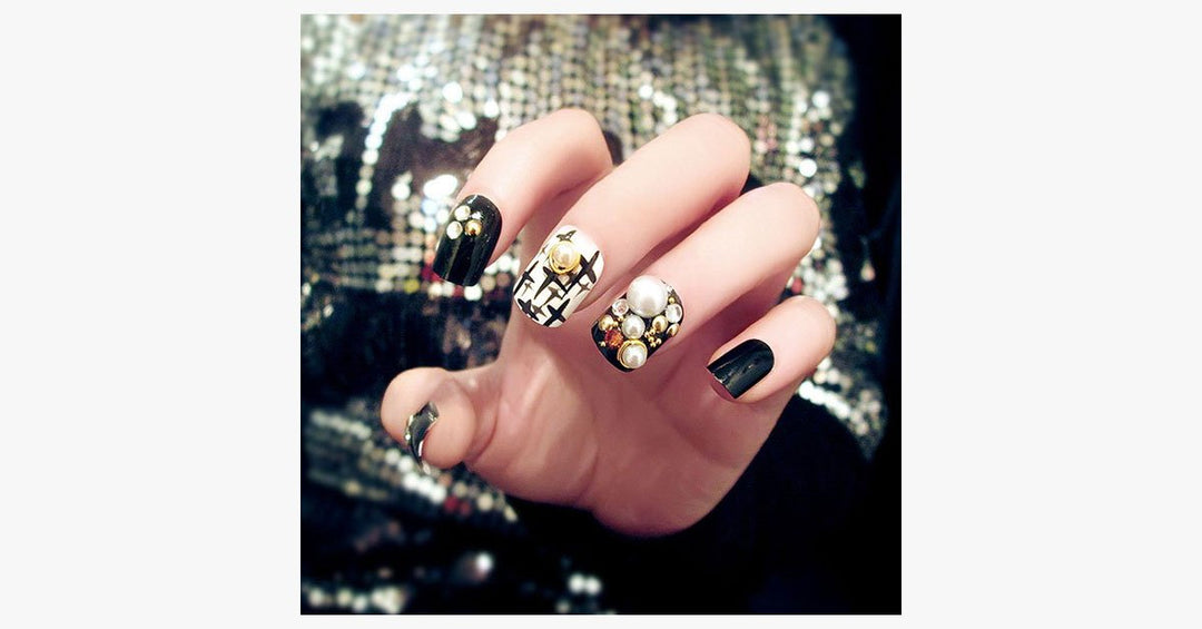 Skanto | Svart Rhinestone Negler