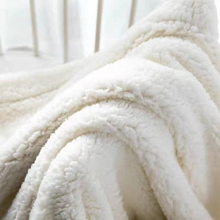 Seraphina Samt-Sherpa-Decke