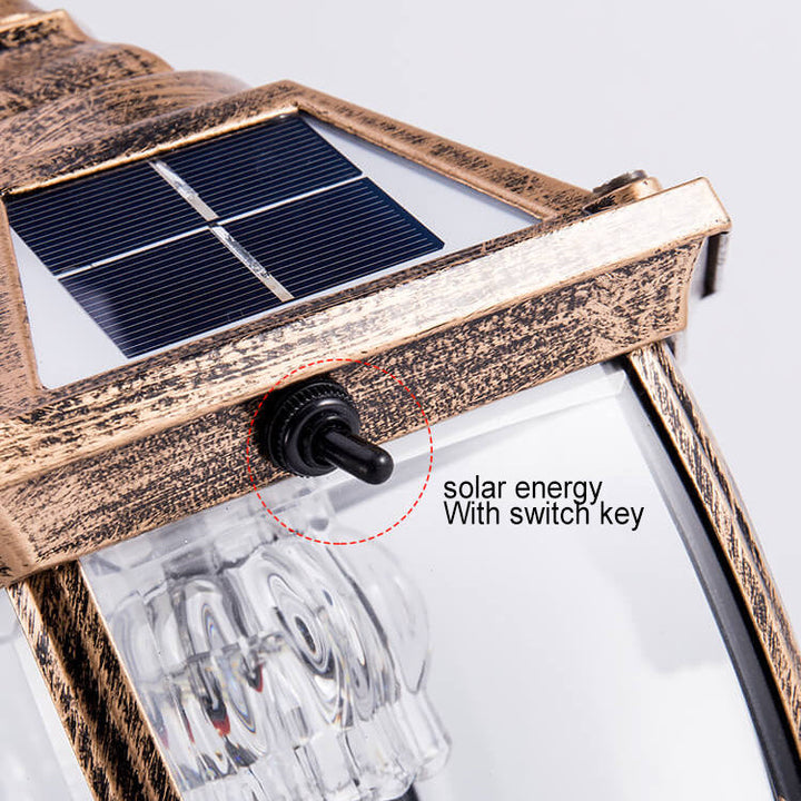 Vanntett, solcelledrevet hagelampe laget av aluminium og glass med et enkelt flammedesign
