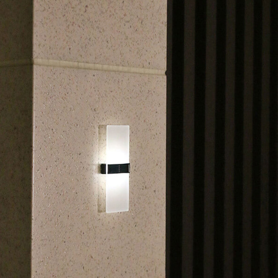 Skanto | LumaZen Solar-Drevet LED Vegglampe | Værbestandig | Solcelledrevet Utendørsbelysning | Hage- og Terrasseinnredning